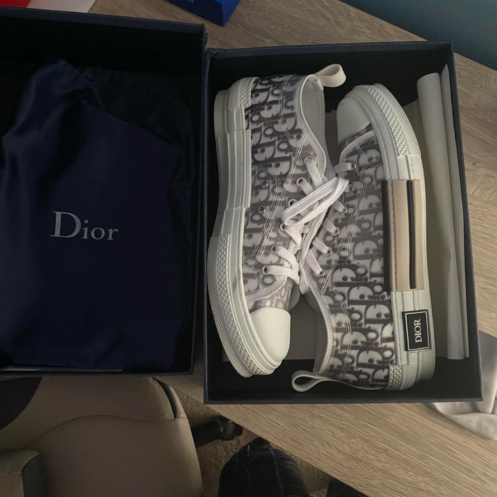 Dior B23